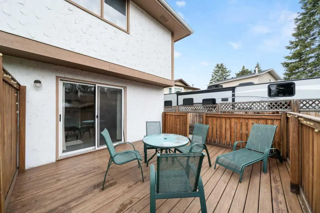 38 Suntree Lane Okotoks AB T0L 1T1