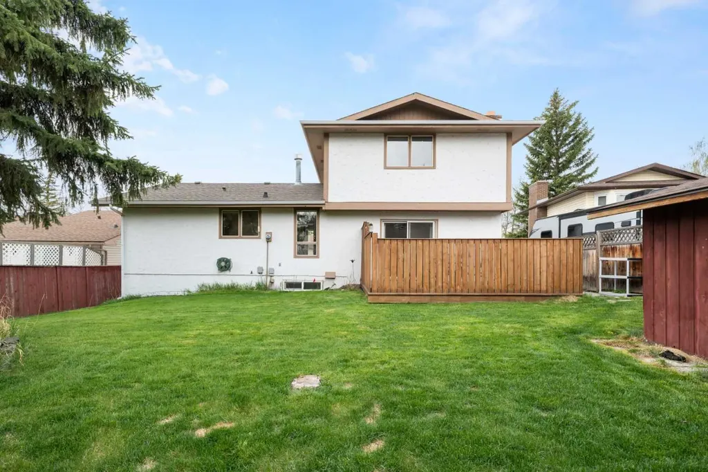 38 Suntree Lane Okotoks AB T0L 1T1
