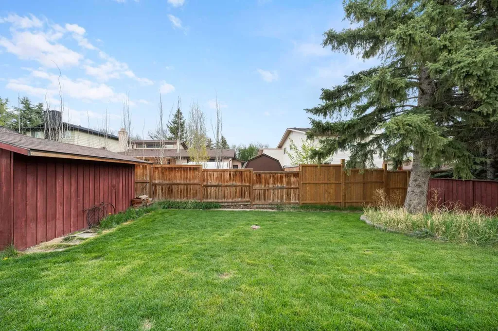 38 Suntree Lane Okotoks AB T0L 1T1