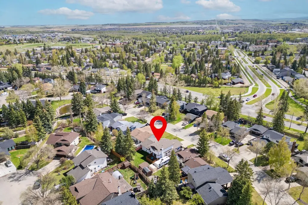 38 Suntree Lane Okotoks AB T0L 1T1