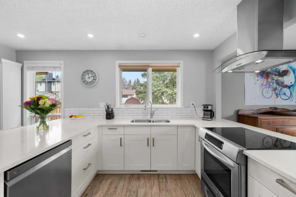 38 Suntree Lane Okotoks AB T0L 1T1