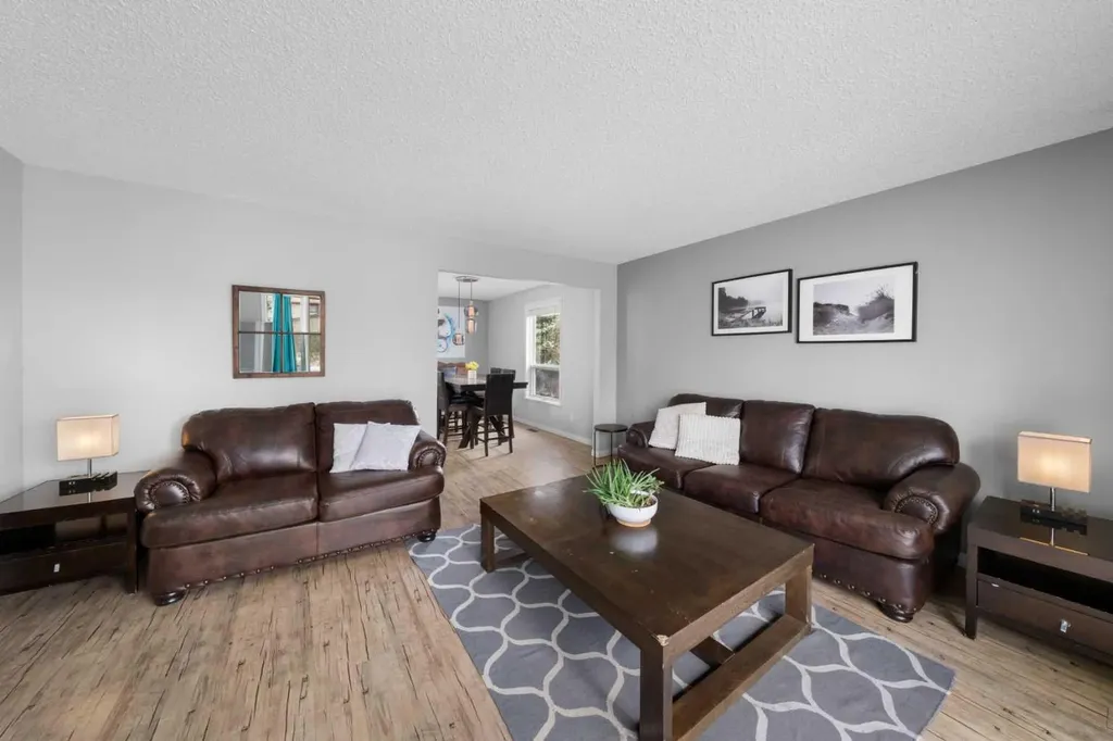 38 Suntree Lane Okotoks AB T0L 1T1