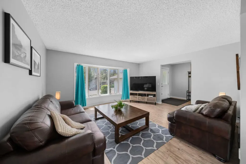 38 Suntree Lane Okotoks AB T0L 1T1