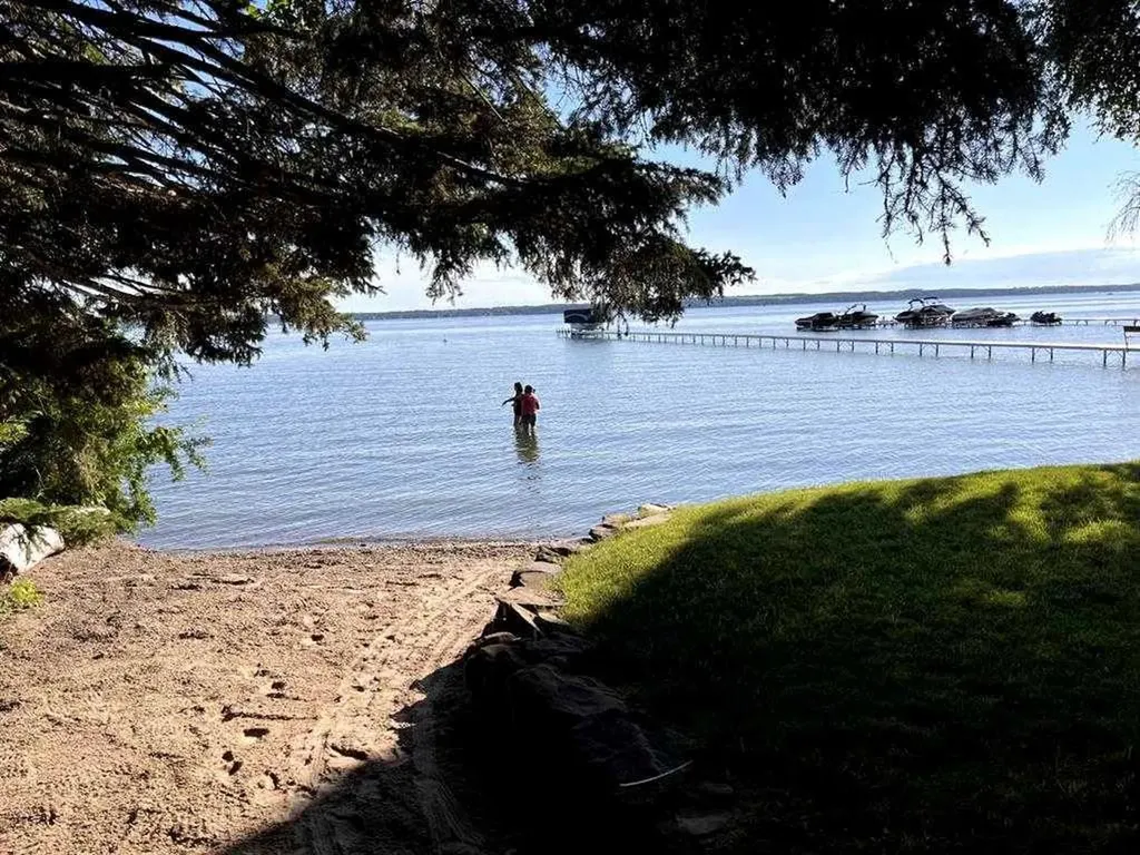 11 Gray Close Sylvan Lake AB T4S0W4