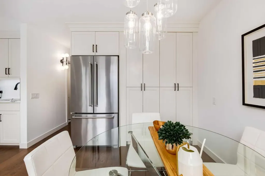 2132 6 Avenue NW Calgary AB T2N 0W7