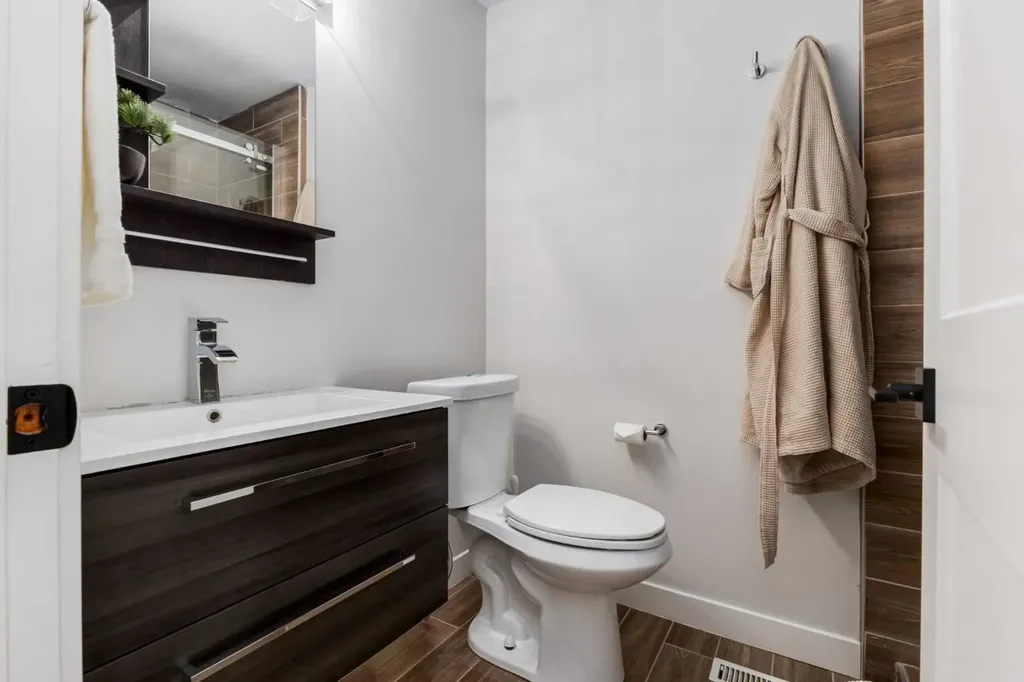2132 6 Avenue NW Calgary AB T2N 0W7