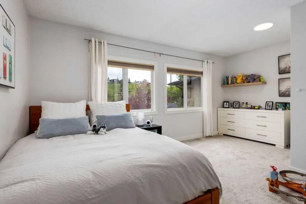 2132 6 Avenue NW Calgary AB T2N 0W7