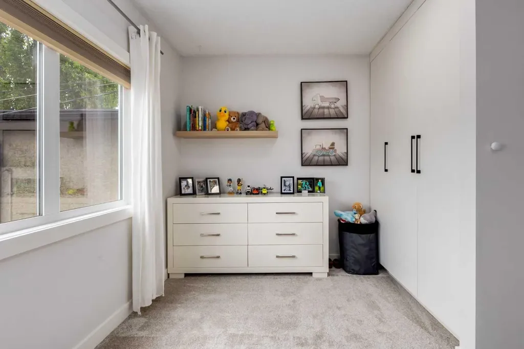 2132 6 Avenue NW Calgary AB T2N 0W7