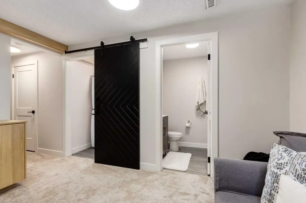 2132 6 Avenue NW Calgary AB T2N 0W7