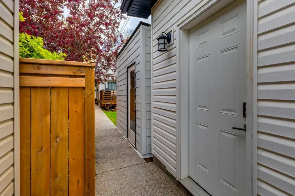 2132 6 Avenue NW Calgary AB T2N 0W7