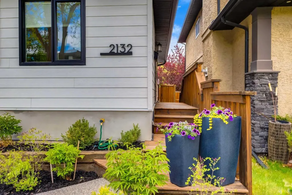 2132 6 Avenue NW Calgary AB T2N 0W7