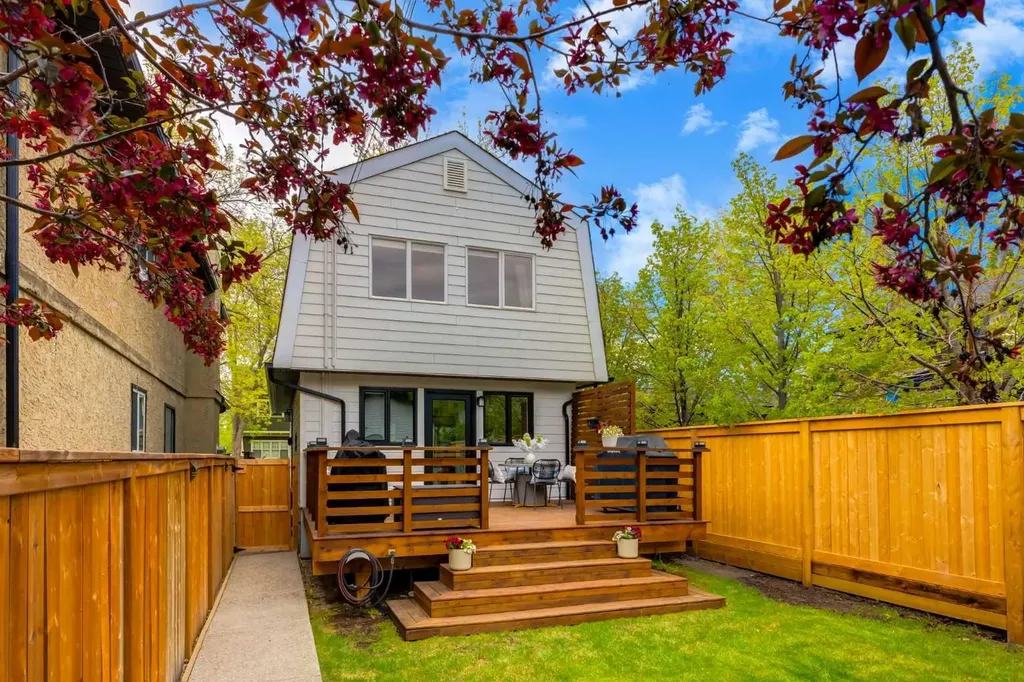 2132 6 Avenue NW Calgary AB T2N 0W7