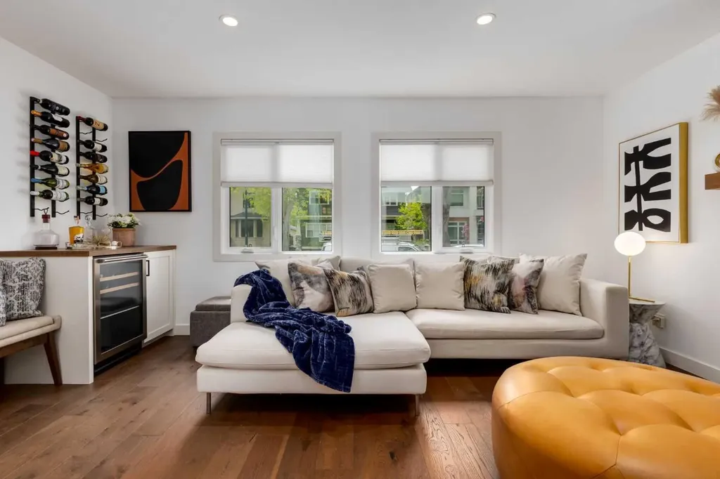 2132 6 Avenue NW Calgary AB T2N 0W7