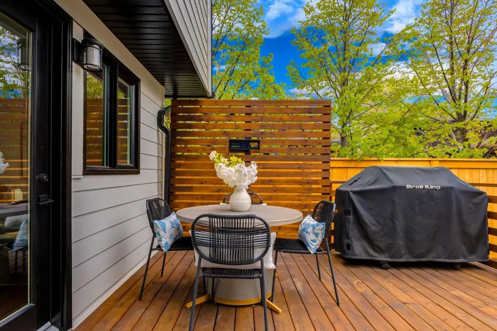 2132 6 Avenue NW Calgary AB T2N 0W7