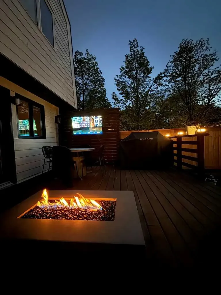 2132 6 Avenue NW Calgary AB T2N 0W7