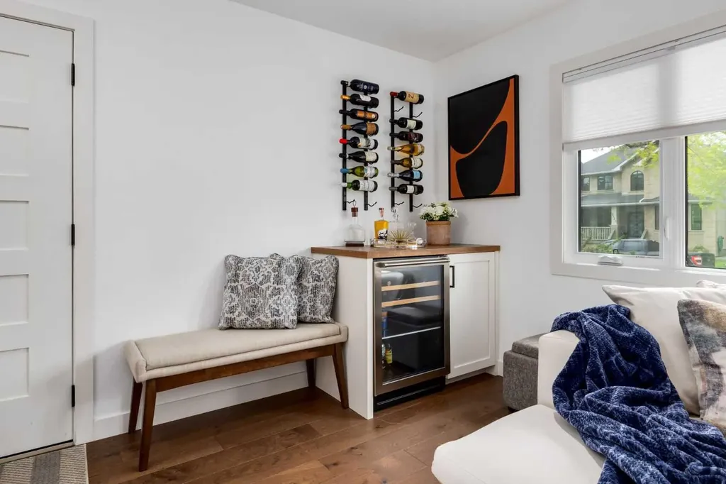 2132 6 Avenue NW Calgary AB T2N 0W7