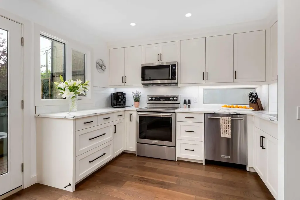 2132 6 Avenue NW Calgary AB T2N 0W7