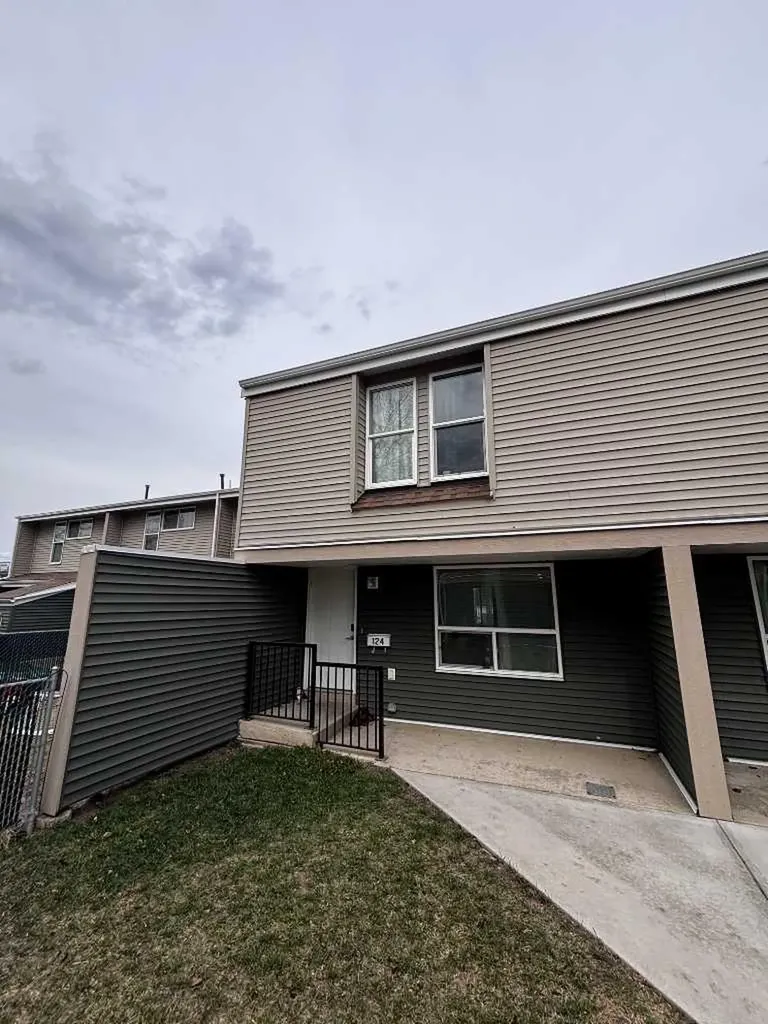 9501 72 Avenue Grande Prairie AB T8V 6A1