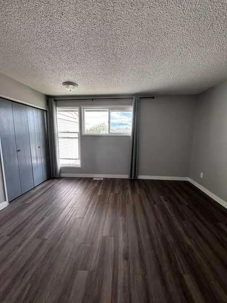 9501 72 Avenue Grande Prairie AB T8V 6A1