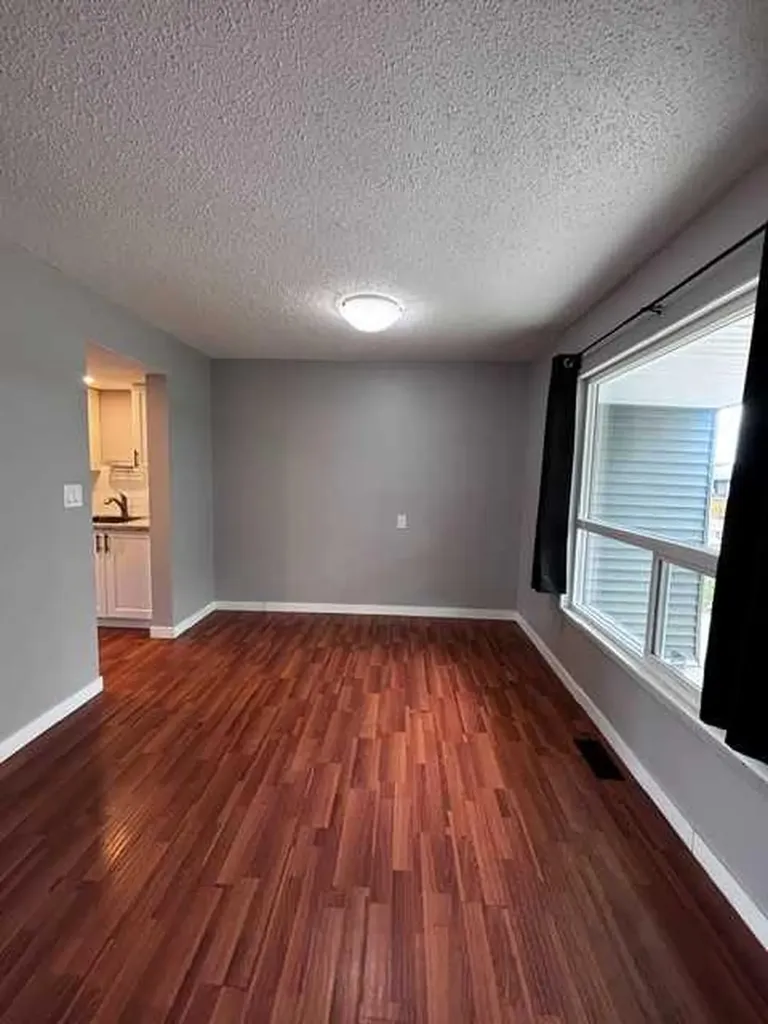 9501 72 Avenue Grande Prairie AB T8V 6A1