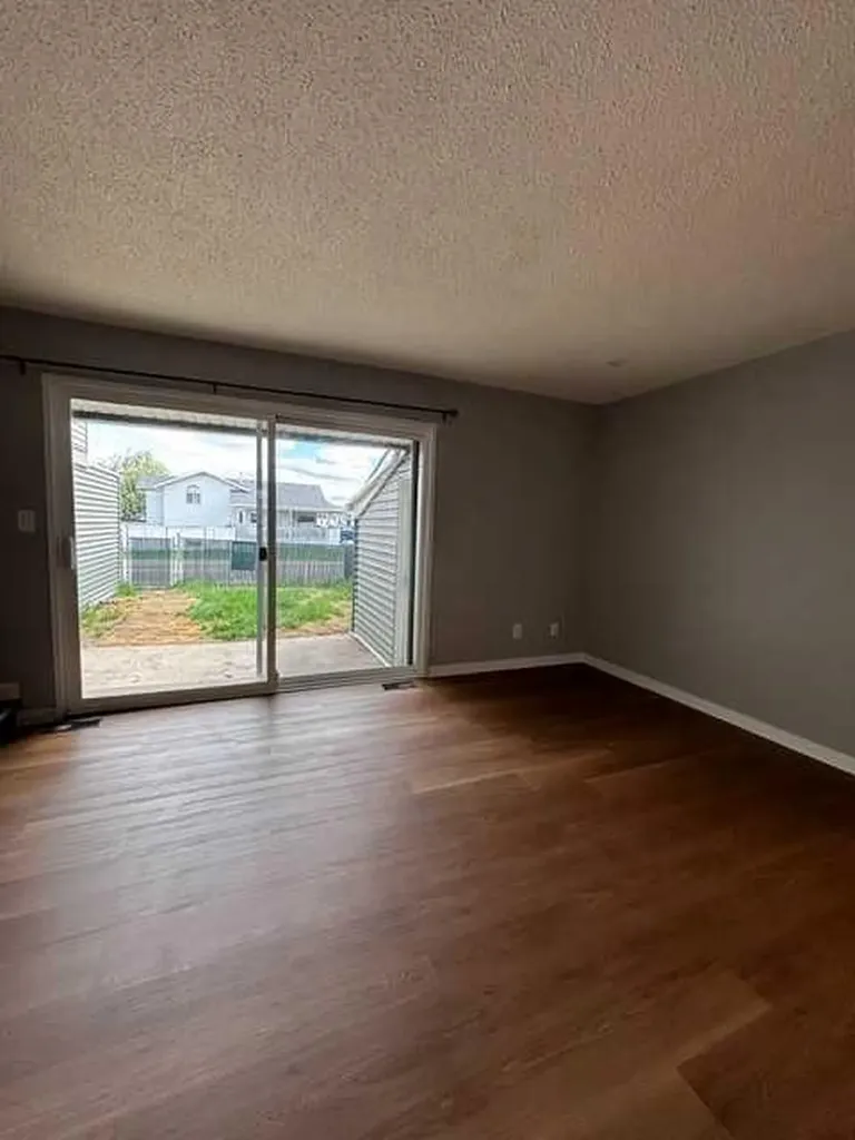 9501 72 Avenue Grande Prairie AB T8V 6A1