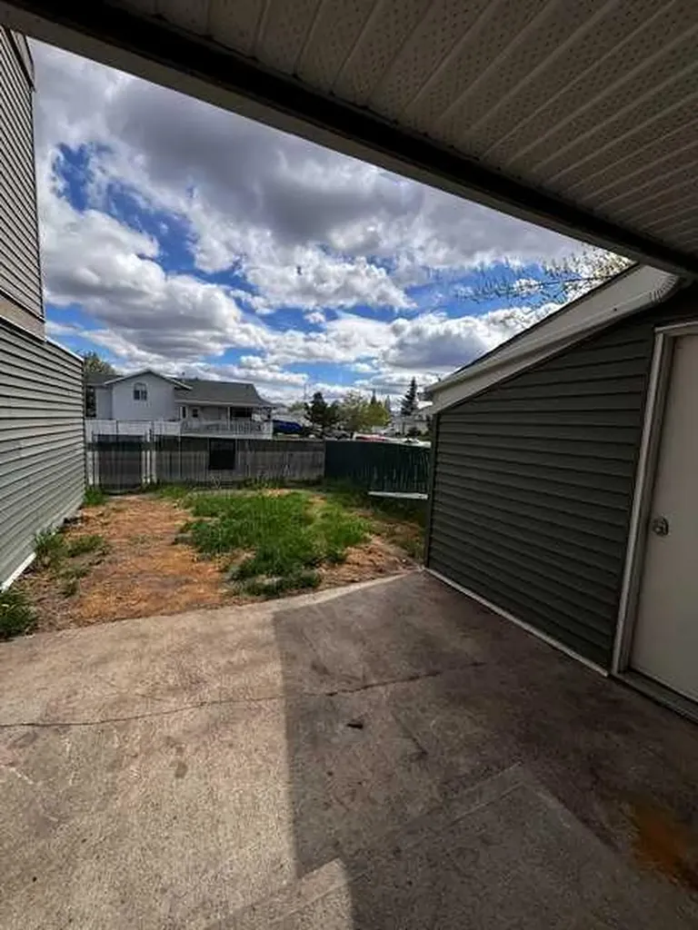9501 72 Avenue Grande Prairie AB T8V 6A1