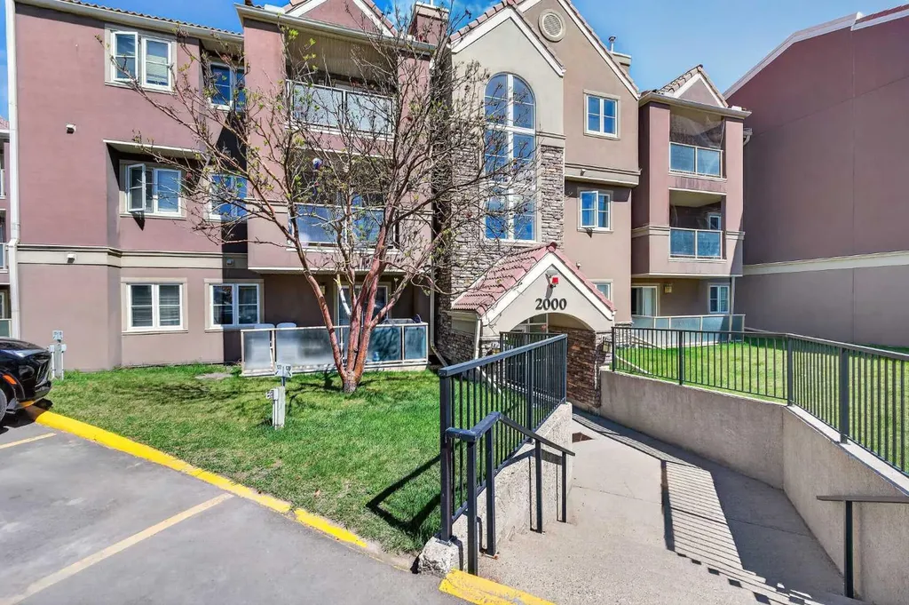 2031 Edenwold Heights NW Calgary AB T3A 3Y2