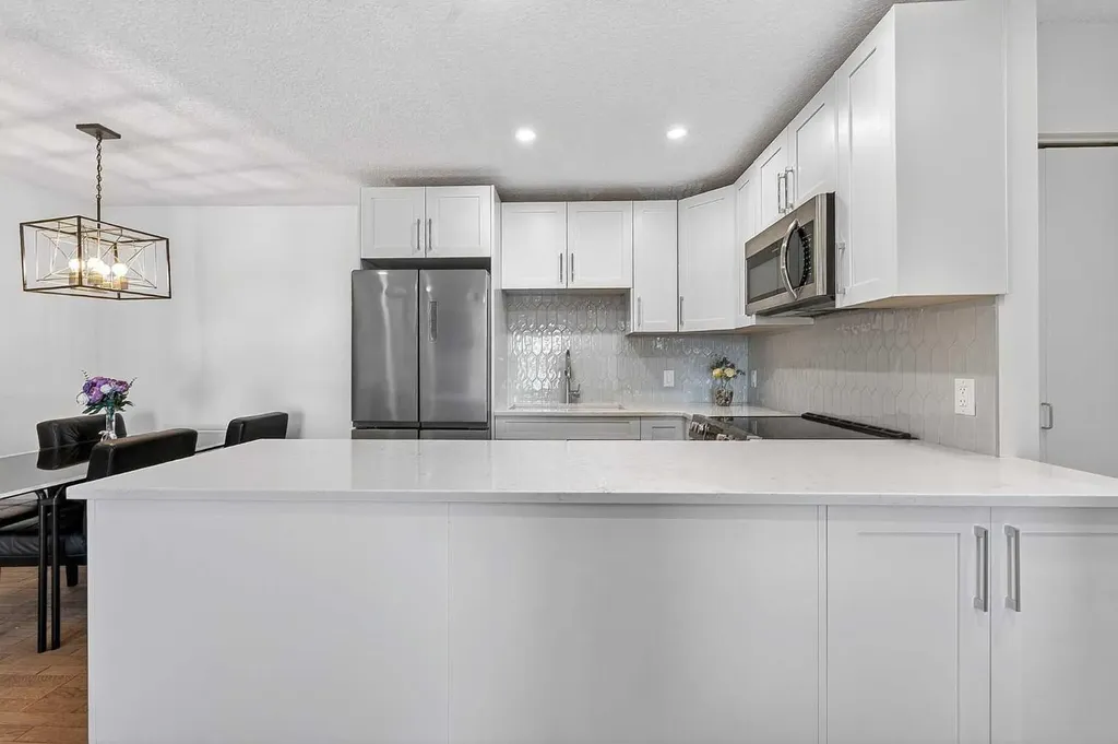 2031 Edenwold Heights NW Calgary AB T3A 3Y2