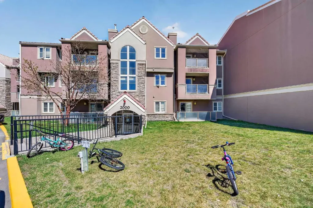 2031 Edenwold Heights NW Calgary AB T3A 3Y2