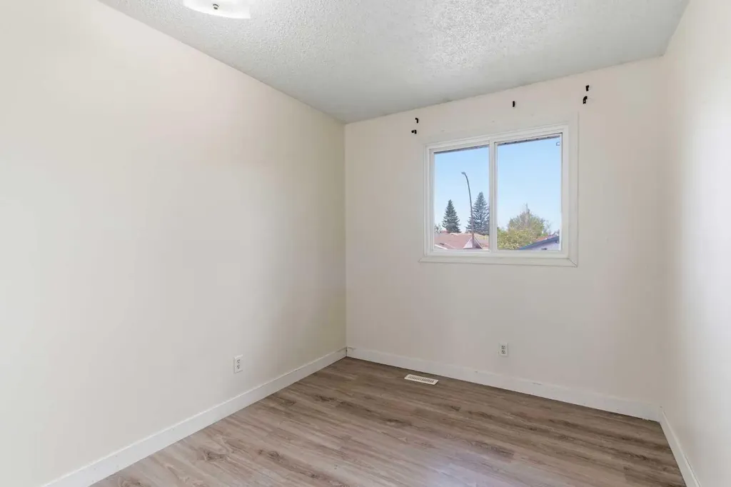 804 Madeira Drive NE Calgary AB T2A 7B7