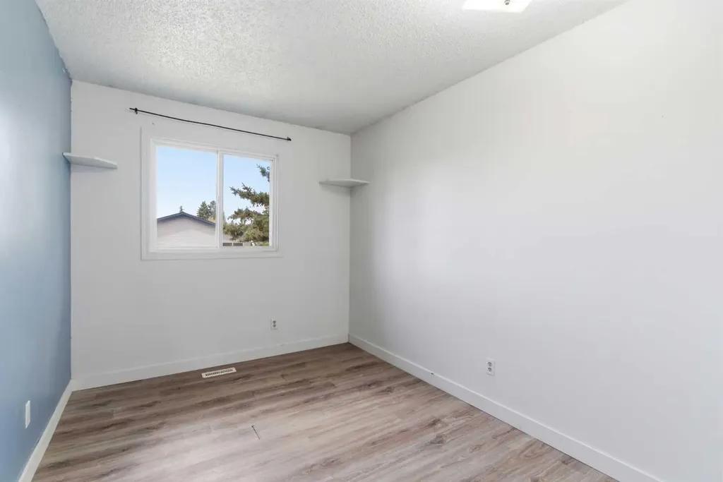 804 Madeira Drive NE Calgary AB T2A 7B7