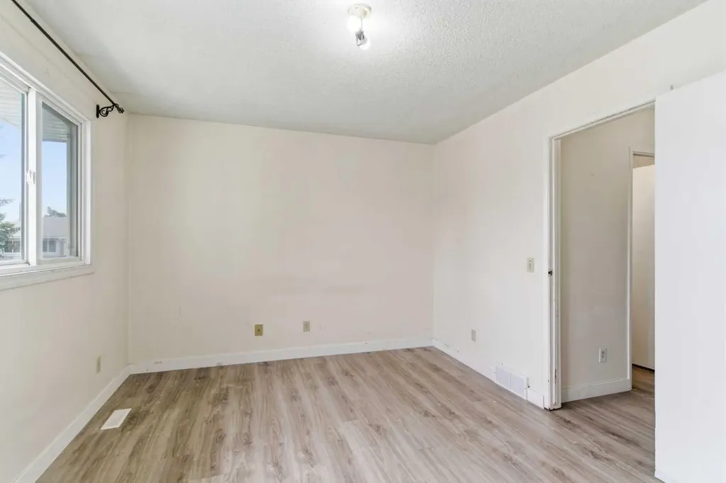 804 Madeira Drive NE Calgary AB T2A 7B7