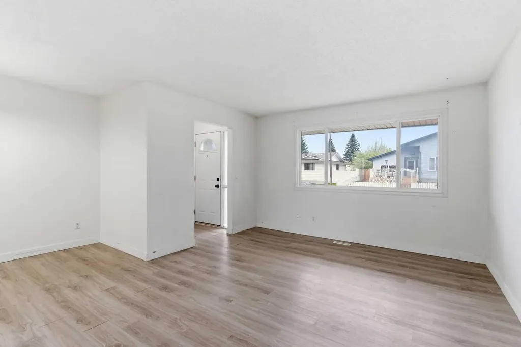804 Madeira Drive NE Calgary AB T2A 7B7