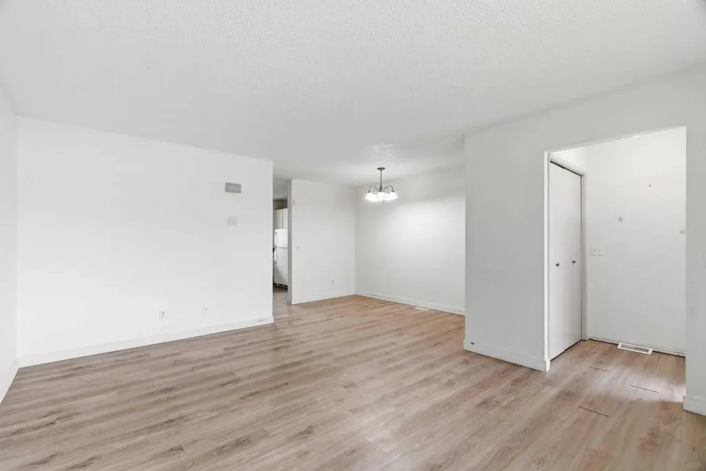 804 Madeira Drive NE Calgary AB T2A 7B7