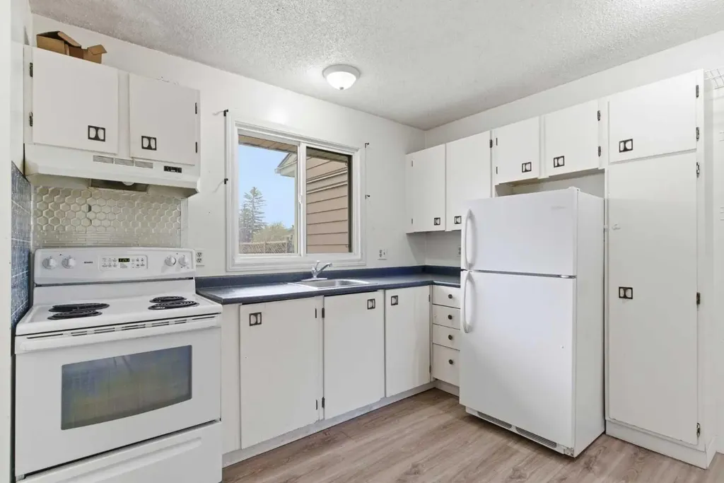 804 Madeira Drive NE Calgary AB T2A 7B7