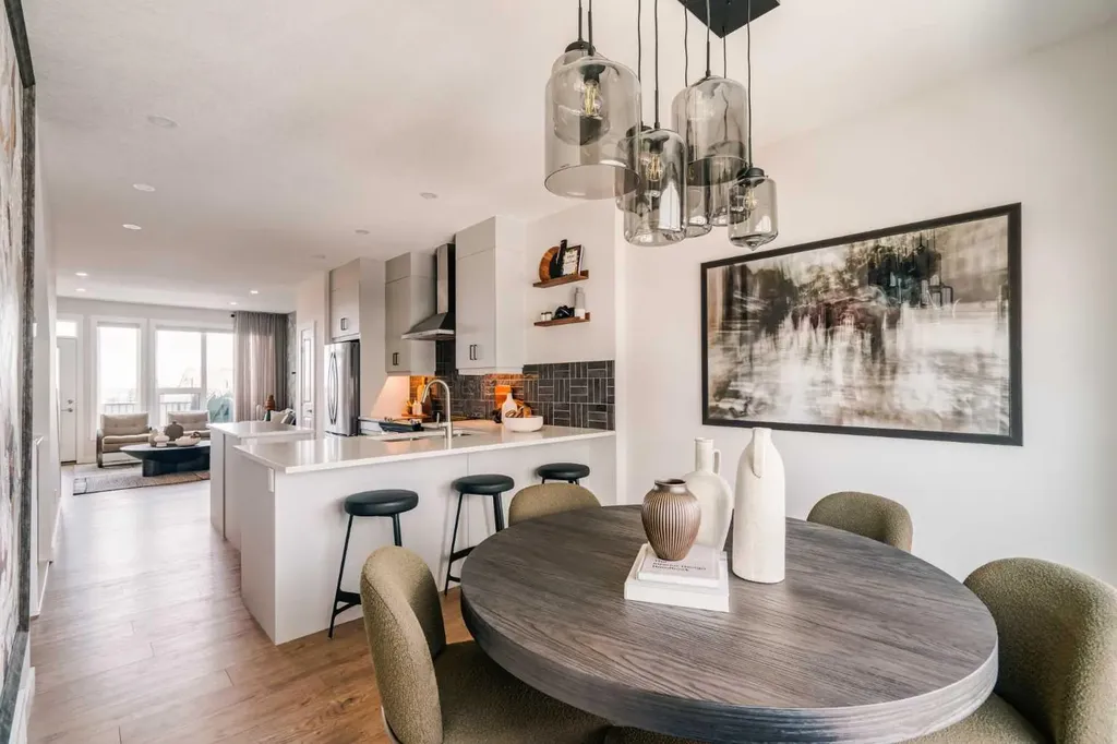 708 Sovereign Common SW Calgary AB T3C 3Y3