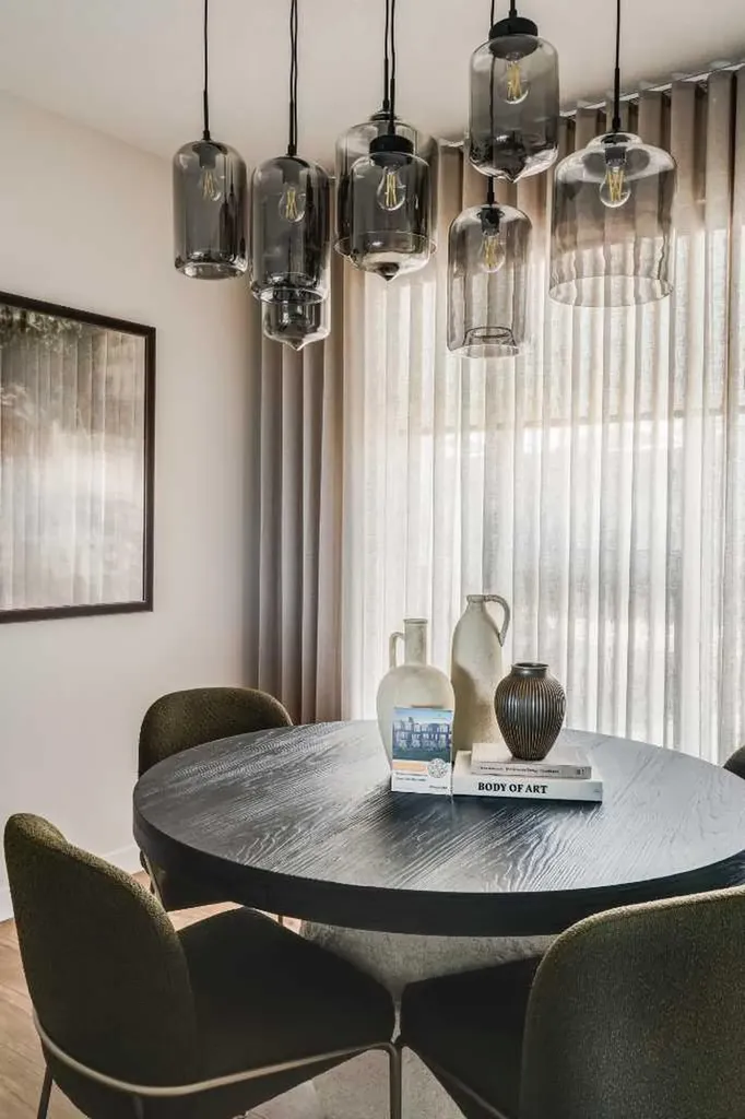 708 Sovereign Common SW Calgary AB T3C 3Y3