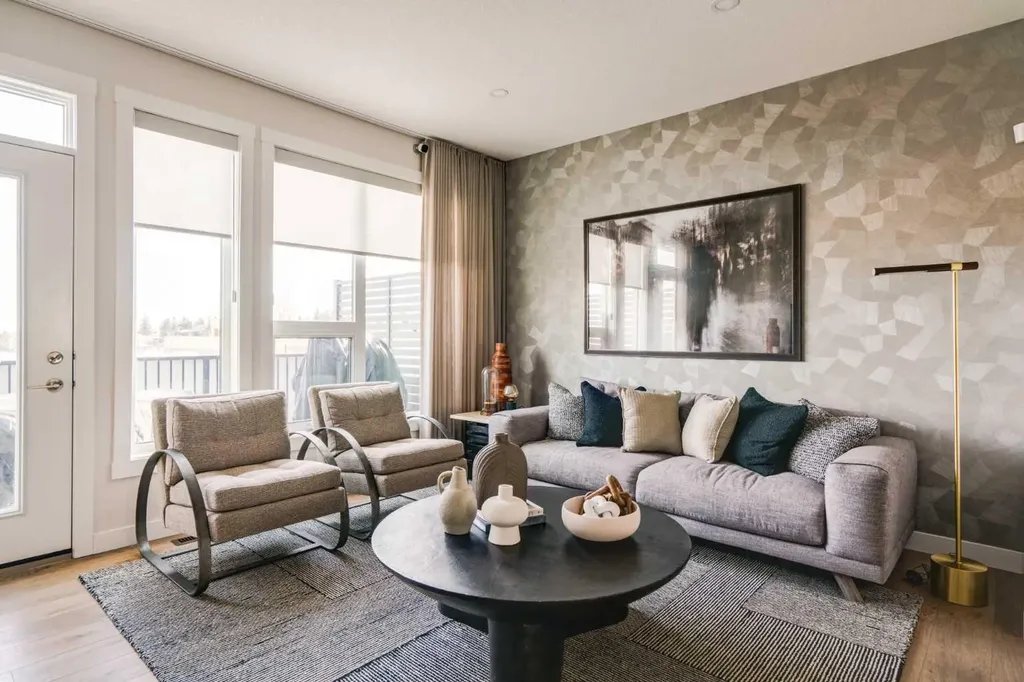708 Sovereign Common SW Calgary AB T3C 3Y3