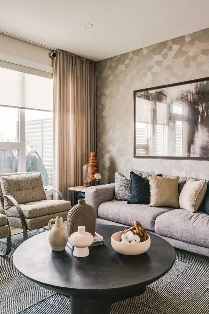 708 Sovereign Common SW Calgary AB T3C 3Y3