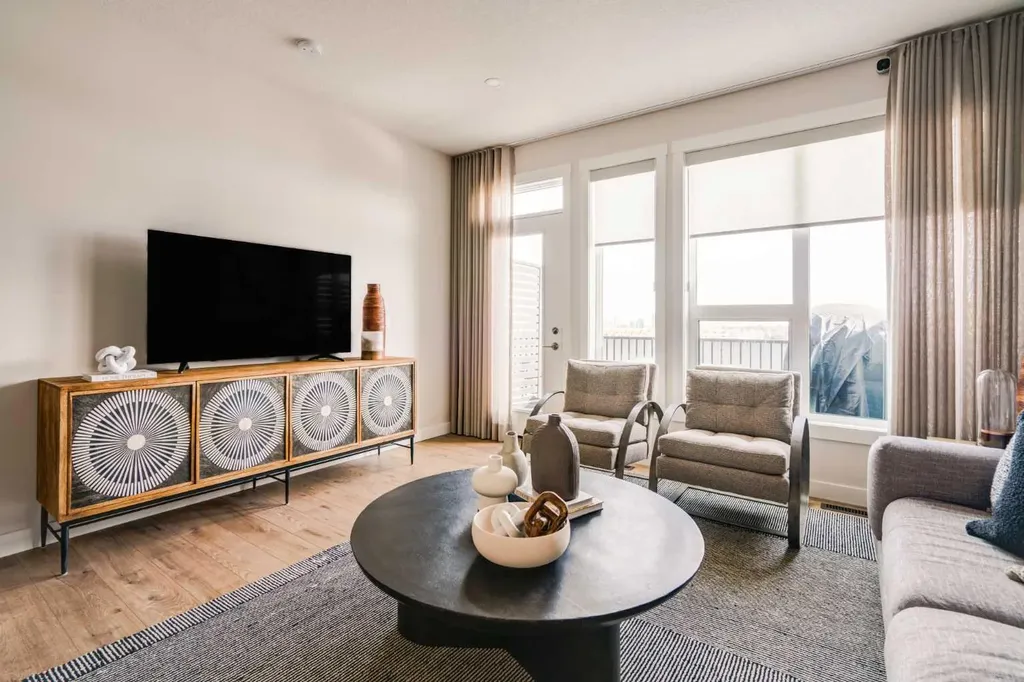 708 Sovereign Common SW Calgary AB T3C 3Y3