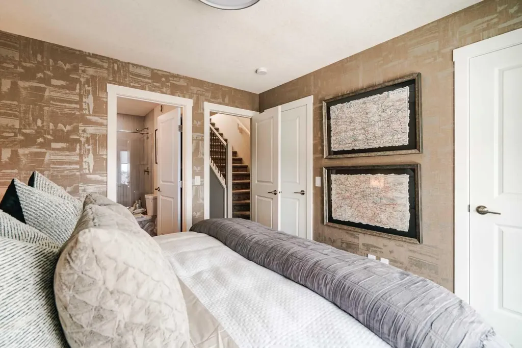 708 Sovereign Common SW Calgary AB T3C 3Y3