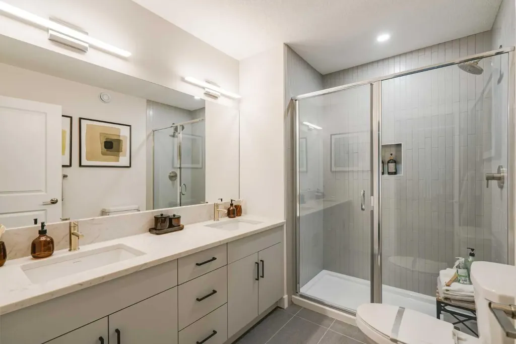708 Sovereign Common SW Calgary AB T3C 3Y3