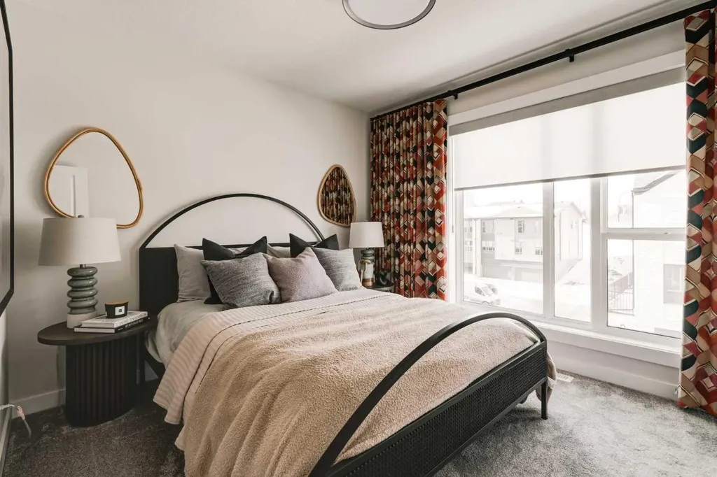 708 Sovereign Common SW Calgary AB T3C 3Y3