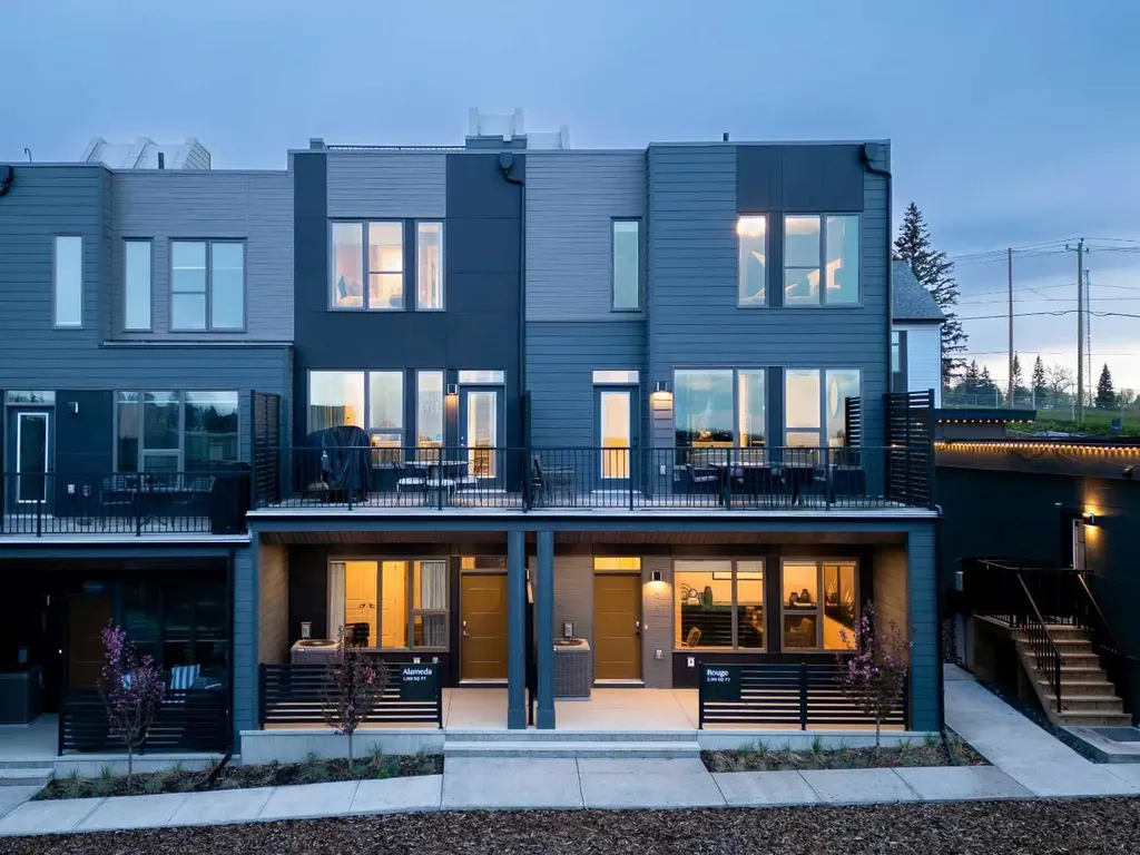 708 Sovereign Common SW Calgary AB T3C 3Y3