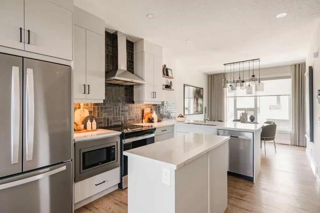 708 Sovereign Common SW Calgary AB T3C 3Y3