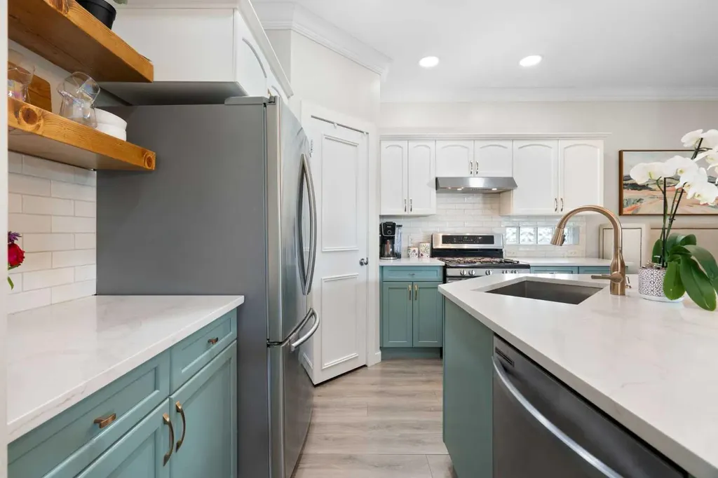 136 Prestwick Estate Way SE Calgary AB T2Z 3Z2
