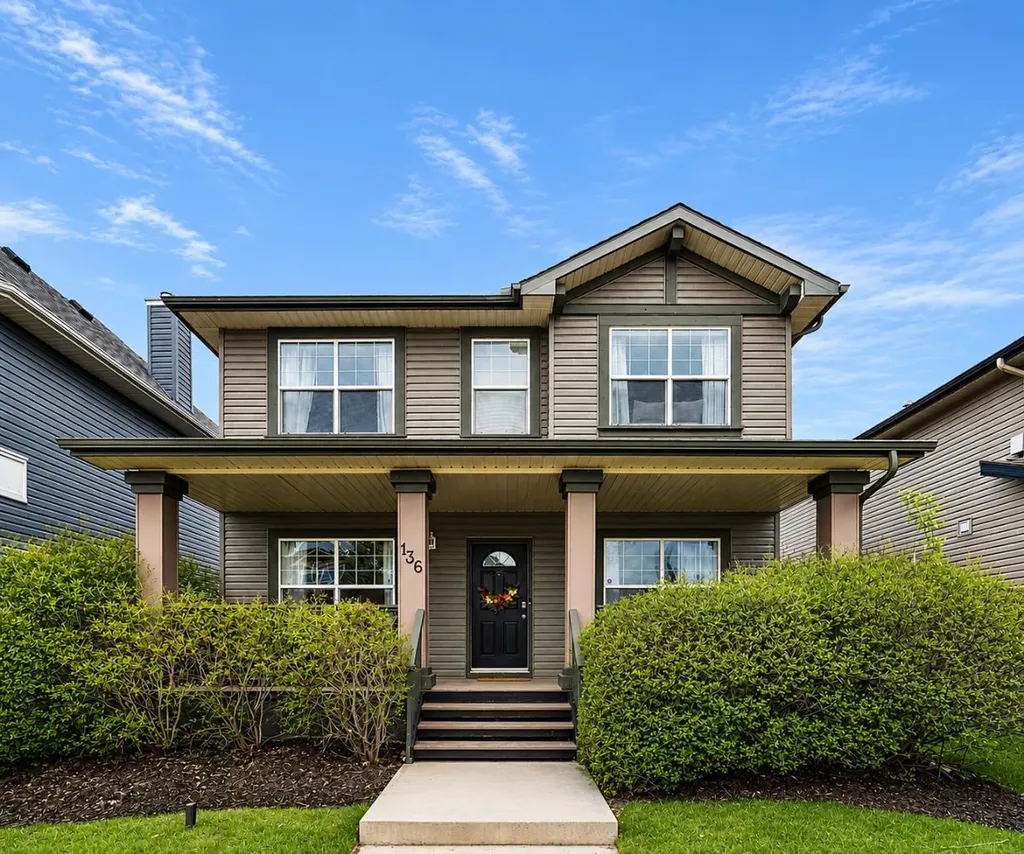 136 Prestwick Estate Way SE Calgary AB T2Z 3Z2
