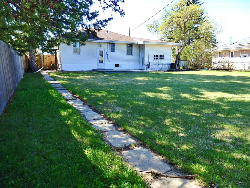 5408 50 Avenue Vermilion AB T9X 1V2