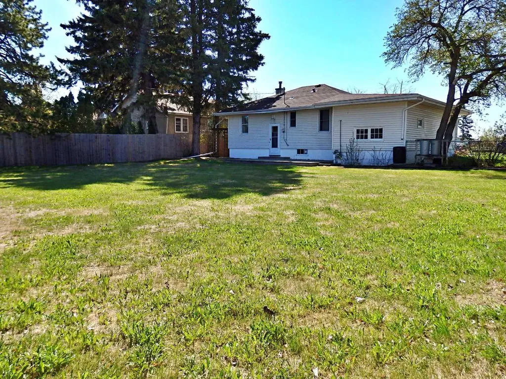 5408 50 Avenue Vermilion AB T9X 1V2