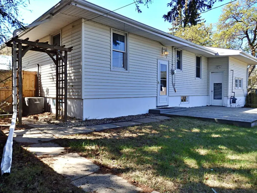 5408 50 Avenue Vermilion AB T9X 1V2